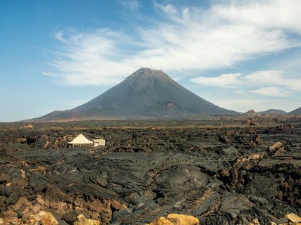 Vulkan auf Fogo in der Ferne