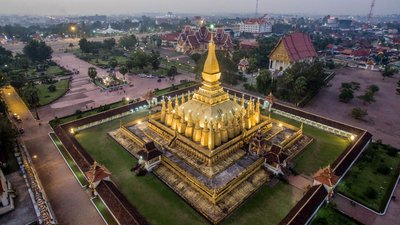 Ein beeindruckender buddhistischer Tempelkomplex in Vientiane, Laos