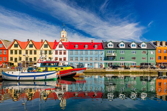 Bunte Häuser Häuser am Stadthafen von Torshawn