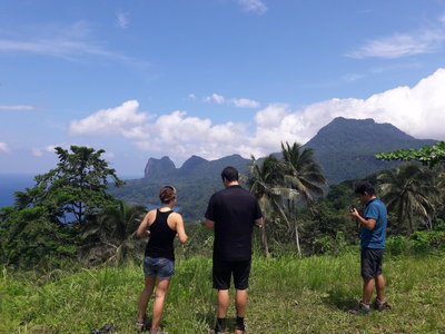 Drei Wanderer auf São Tomé e Príncipe 