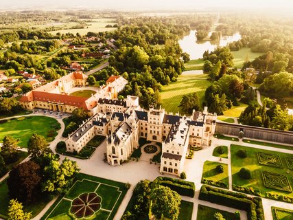 Schloss aus der Vogelperspektive 