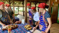 Reisegäste beim Kochkurs mit TV-Starkoch in São João dos Angolares auf São Tomé Reisegäste beim Kochkurs mit TV-Starkoch