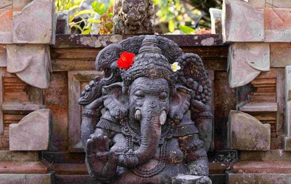 Ganesha Statue auf Bali in Indonesien Nahaufnahme einer Steinstatue