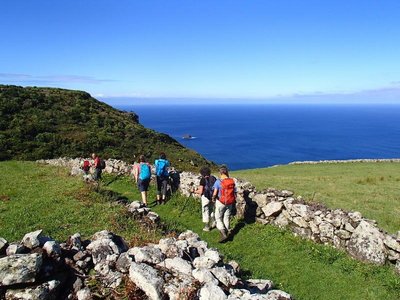 Wanderung entlang der Steilküste von Flores nach Fajã Grande