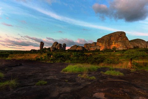 Landschaftsaufnahme bei den Schwarzen Felsen in Angola