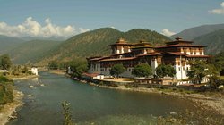 Klosteranlage an einem Flusslauf