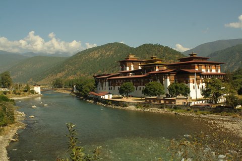 Klosteranlage an einem Flusslauf