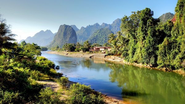 Nam Ou-Fluss bei Vang Vieng Panorama am Fluss
