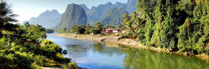 Nam Ou-Fluss bei Vang Vieng Panorama am Fluss