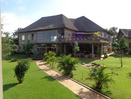 Aussenansicht der Weru Weru River Lodge