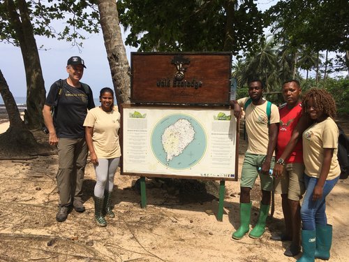 Tiziano Pisoni (li) von der sao-toméischen Partneragentur