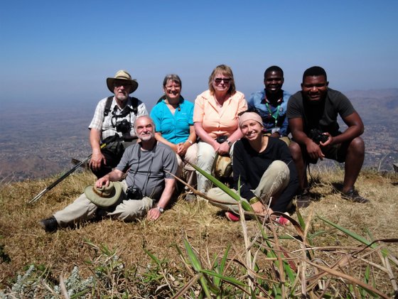 Reisegruppe Die Reisegruppe mit Ausblick in die Ferne im Hintergrund