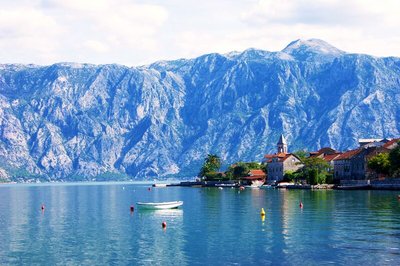 Ausblick auf das Dorf Donji Stoliv in Montenegro.