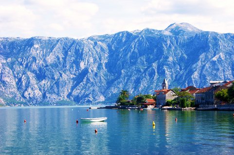 Ausblick auf das Dorf Donji Stoliv in Montenegro.