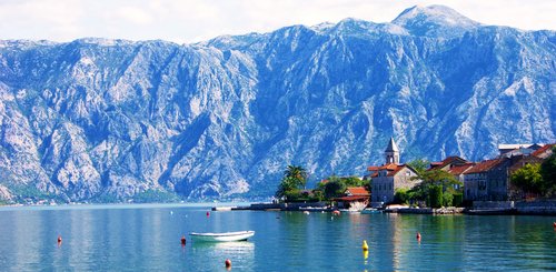 Ausblick auf das Dorf Donji Stoliv in Montenegro.