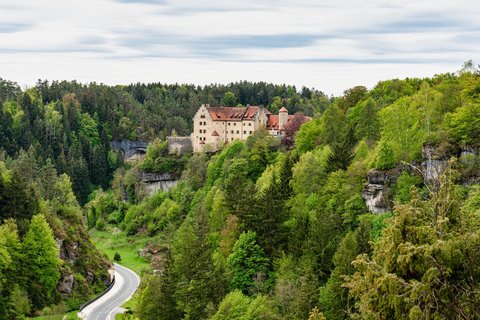 Panoramablick auf eine alte Burg in den Oberfranken 