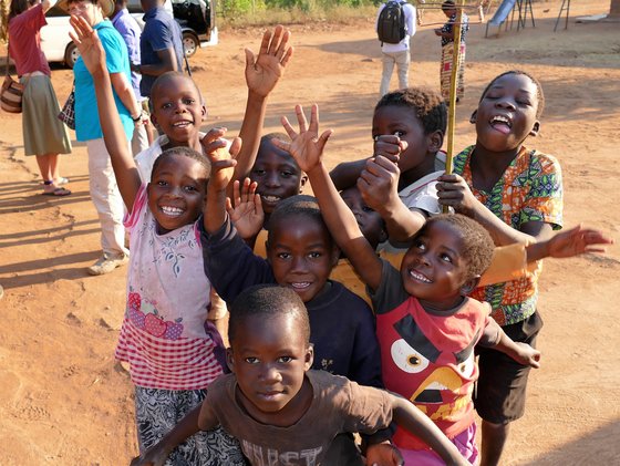 Eine Gruppe von Kindern Eine lachende Gruppe von Kindern
