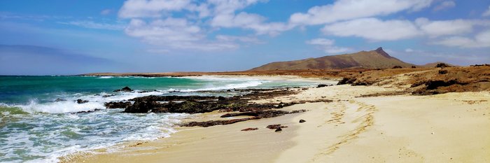 Menschenleerer Sandstrand auf Maio Island