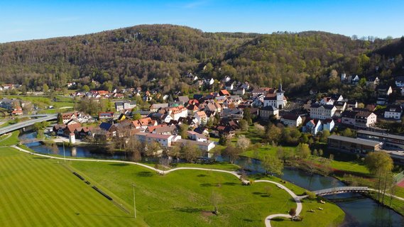 Panoramablick auf das Dorf Muggendorf an der Wiesent