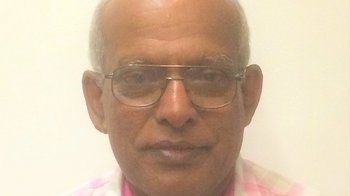 Portrait-Foto von dem Reisen mit Sinnen-Reiseleiter Wilson Kehelpannala.