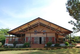Aussenansicht der Pamoja Olea Farm Lodge