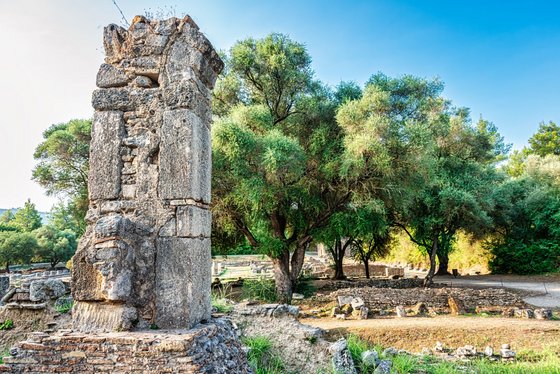 Das Olympia-Denkmal auf der Halbinsel Peloponnes Das Olympia-Denkmal auf der Halbinsel Peloponnes