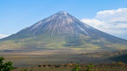 Blick auf den Vulkan Ol Doinyo Lengai in Tansania