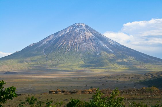 Blick auf den Vulkan Ol Doinyo Lengai in Tansania