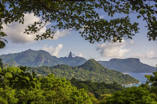 Blick über São Tomé e Príncipe Blick über das Landinnere und die Küste von São Tomé e Príncipe