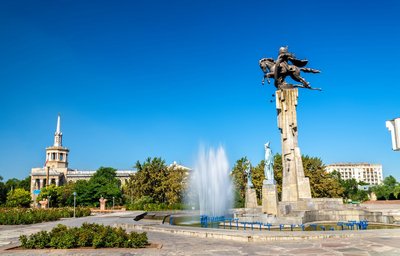 Eine Reiterstatue in Bischkek