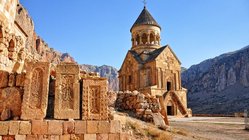 Ansicht einer Kirche im armenischen Bergland