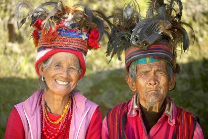 Traditionelle Kleidung auf den Philippinen Portrait von einem älteren einheimischen Ehepaar