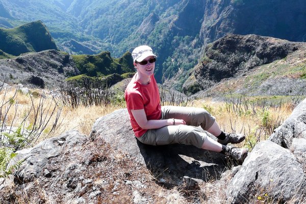 Melanie auf Wanderung auf Madeira Unsere Mitarbeiterin Melanie erholt sich auf einer Wanderung über die Insel Madeira.