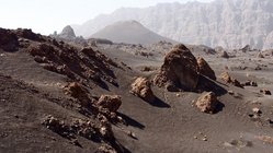 Steinige Landschaft in den Bergen auf den Kapverden