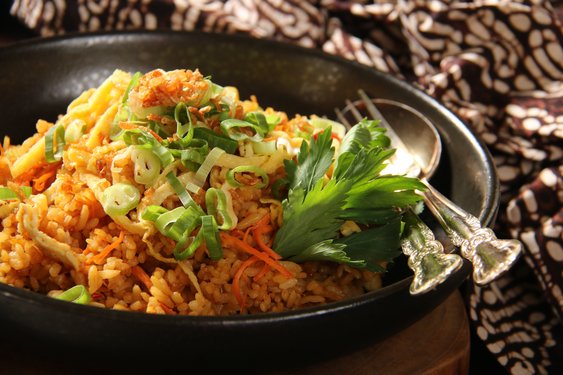 Nasi Goreng hübsch angerichtet