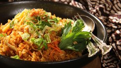 Nasi Goreng hübsch angerichtet