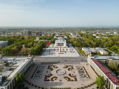 Luftaufnahme des Ala-Too-Platzes in Bischkek