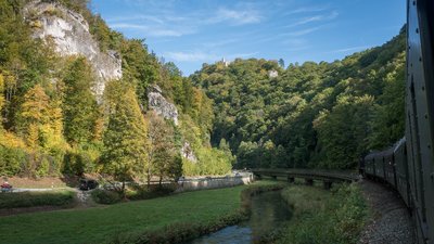 Zugfahrt durch die Fränkische Schweiz.