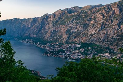 Blick auf die Kotor-Bucht in Montenegro