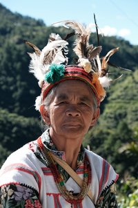Porträt eines Bewohners von Luzon (Philippinen) in traditioneller Tracht