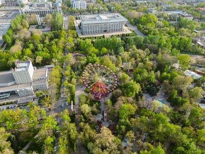 Luftaufnahme eines Parks in Bischkek