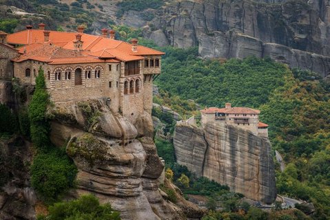 Köster, die auf Felsen gebaut sind