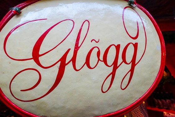 Ein Schild für Glögg, schwedischen Glühwein