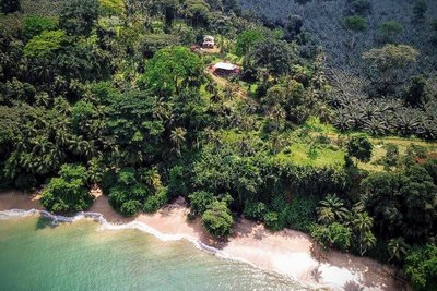 Luftaufnahme des Praia Vanha auf São Tomé und Príncipe