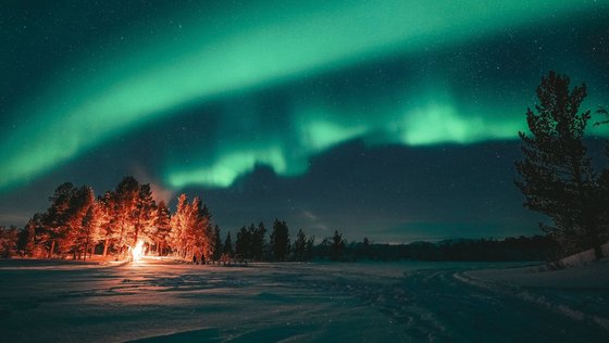 In Schweden Polarlichter im Nachthimmel beobachten Polarlichter in Schwedisch Lappland
