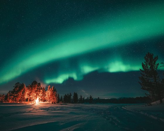 In Schweden Polarlichter im Nachthimmel beobachten Polarlichter in Schwedisch Lappland