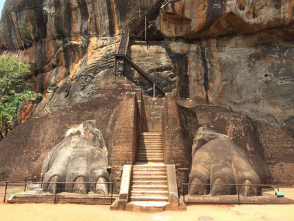 Ein antiker Eingang zu einer Befestigungsanlage in Sri Lanka