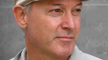 Portraitfoto von dem Reisen mit Sinnen-Reiseleiter Markus Leukel.