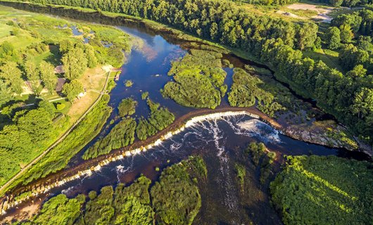 Kuldiga Wasserfall aus der Vogelperspektive