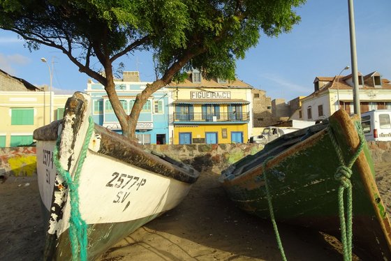 Boote am Ufer Boote liegen am Ufer der Kapverden
